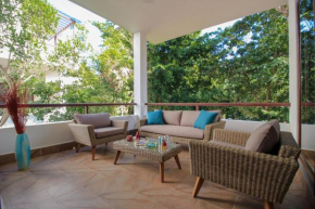 Chic Modern Condo Private Balcony Infinity Pool in the Complex Wellness Focused Community
